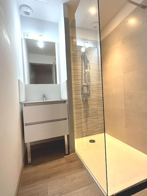 Appartement Centre Ville - Parking Prive - Wifi Ним Экстерьер фото