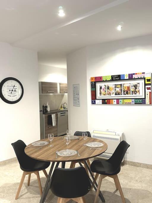 Appartement Centre Ville - Parking Prive - Wifi Ним Экстерьер фото
